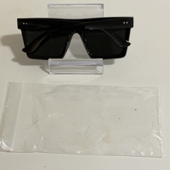 Women’s Sunglasses - Picture 2 of 2